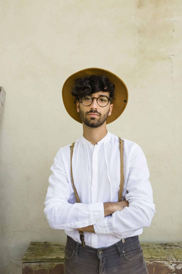 Découvrez le charme du vêtement ancien