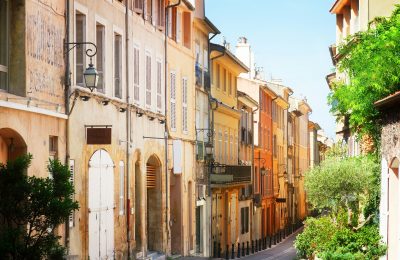 Quels sont les critères importants à considérer lors de l’achat d’une propriété en Provence avec Barnes ?